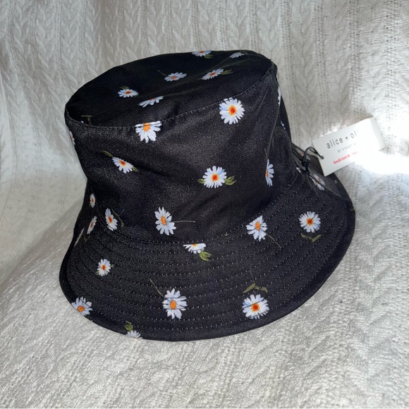 Alice + Olivia Reversible Daisy Print Bucket Hat - Picture 2 of 13